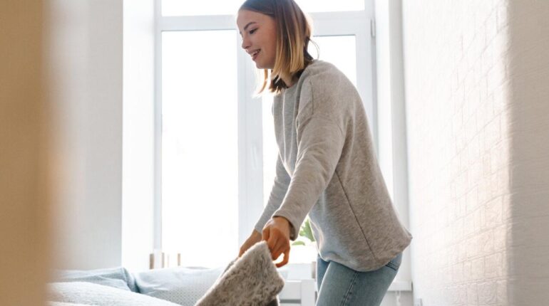 Les personnes les plus heureuses font ceci avec leurs corvées quotidiennes (et ce n’est pas ce qu’on pense) 12 choses quotidiennes bien être bonheur habitudes motivation psychologie