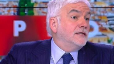 actualité politique France CNews communication Emmanuel Macron les médias sociaux Pascal Praud