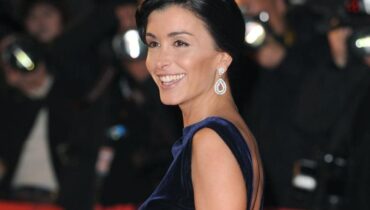 12 célébrités qui ont pu se réincarner sans même s’en rendre compte Apparence critiques Jenifer TikTok