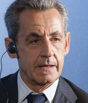 Son entourage s&rsquo;inquiète : Nicolas Sarkozy ne mange plus que des yaourts en prison par peur d&rsquo;être empoisonné