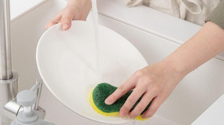 Les psychologues révèlent le secret des personnes qui font la vaisselle immédiatement : « Elles possèdent cette qualité rare… » bien être Efficacité habitudes organisation Pleine conscience Plus de respect de la vie privée psychologie