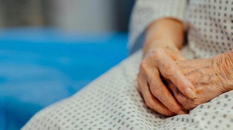 Boissons énergisantes Conditions de travail en quoi est-ce bénéfique pour les patients hôpital Personnel soignant pour le passage aux urgences Vieillissement