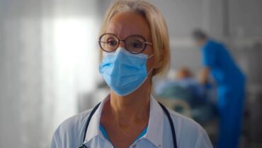 acteurs masqués Boissons énergisantes Coronavirus covid-19 faits divers paris hôpital prévention