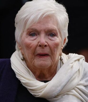 Line Renaud, 97 ans, fracasse Trump : « Il fout tout en l&rsquo;air » et révèle pourquoi elle le qualifie de « cloche »