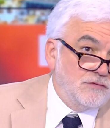 Pascal Praud s’emporte après les propos d&rsquo;Alain Souchon sur le RN : « C&rsquo;est tellement confortable de jouer les Jean Moulin du café de Flore »