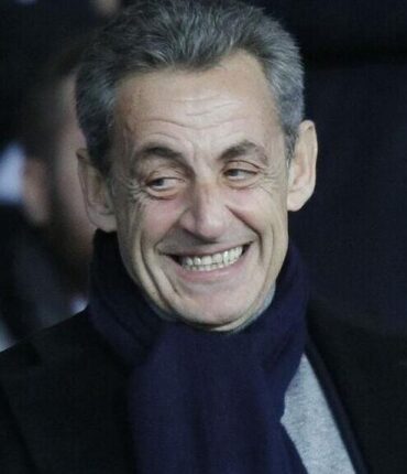 Nicolas Sarkozy submergé par des milliers de lettres : « Le personnel ne sait plus comment gérer… »