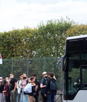 Indre : Une femme décède dans une collision avec un car, les 8 enfants à bord sont sains et saufs
