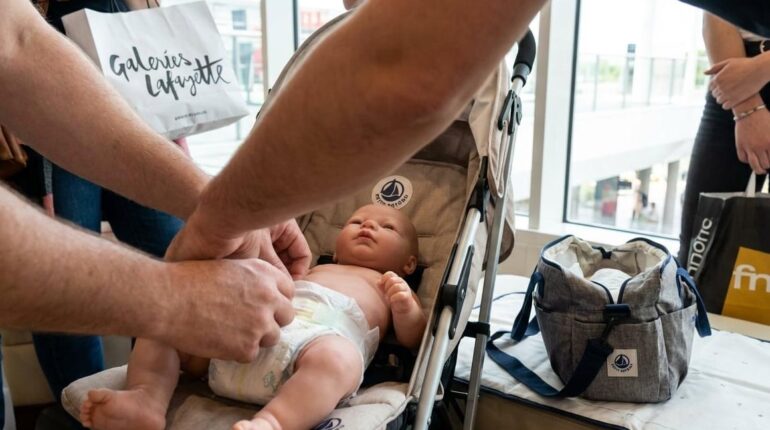 Bébés reborn Communauté en ligne Deuil périnatal Infertilité Poupées réalistes Soutien émotionnel Tendance sociale