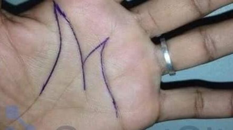 Chiromancie : pourquoi la lettre « M » dans votre paume annonce le succès selon cette pratique ancestrale Chiromancie Films à Succès Lignes de la main Pratiques ancestrales Prospérité Signes de la main