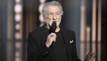 accusent la France Actualités musique Actualités people Argent de poche Eddy Mitchell Plus de respect de la vie privée