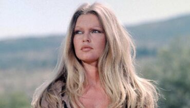 12 célébrités qui ont pu se réincarner sans même s’en rendre compte Brigitte Bardot Chappell Roan hommage Jarry polémique Jarry racisme