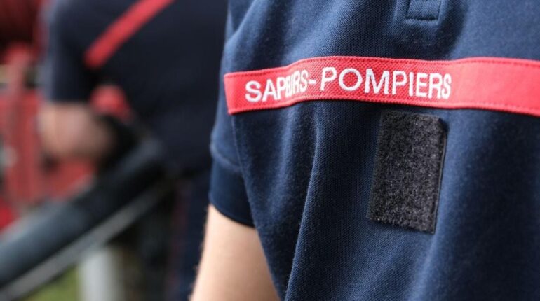 Calendrier des pompiers : cette somme minimale à donner pour ne pas les vexer accusent la France Calendrier vaccinal Dons Œuvres sociales Pompiers Traditions camarguaises