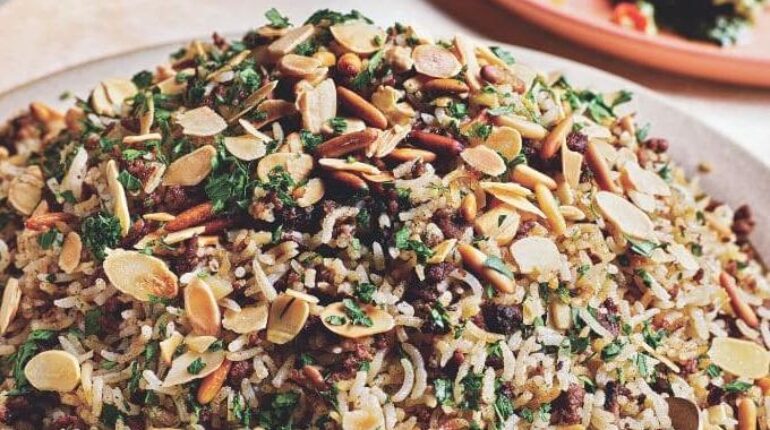 Hashweh libanais : riz parfumé à l’agneau, pignons grillés et 7 épices – la recette authentique Agneau Arizona Cuisine Libanaise Épices Plats d'Orient Recette facile