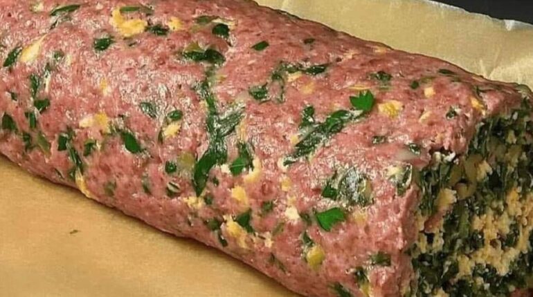 Pain de viande farci aux épinards et ricotta : la recette familiale qui sublime le dîner en semaine Dîner épinards Pain de viande Plat familial Recette beauté Ricotta