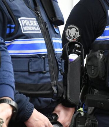 Dijon : un policier municipal déclare à des CE1 que son Glock est « chargé et prêt à l’emploi » lors d&rsquo;une séance sur la sécurité routière