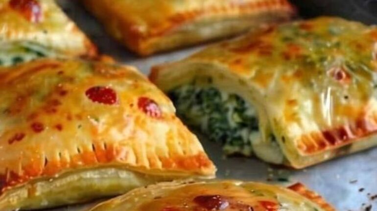 Feuilletés aux épinards et ricotta : comment transformer 3 ingrédients simples en pâtisserie salée parfaite pour brunch et dîner Brunch Dîner épinards Feuilletés Pâtisserie salée Recette facile Ricotta