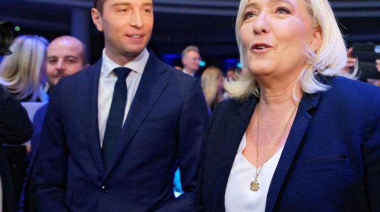 Baromètre 2025 : Jordan Bardella (12e) et Marine Le Pen (23e) seuls politiques dans le top 50 des Français, loin derrière les artistes et sportifs accusent la France actualité politique France Jordan Bardella Marine Le Pen Personnalités préférées Rassemblement National Sondage