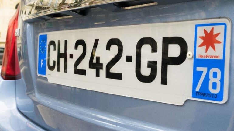 Administration Automobiles Immatriculation provisoire Plaques d'immatriculation Sécurité routière Véhicules de luxe Véhicules neufs