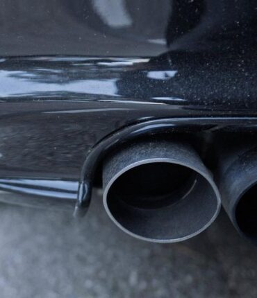 Automobile 2035 : l&rsquo;UE autorise finalement une part de voitures thermiques malgré l&rsquo;objectif de réduction de 90% des émissions