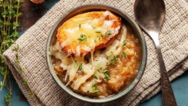 Cuisine réconfortante Plat économique Recette d'hiver Recette facile Soupe à l'oignon