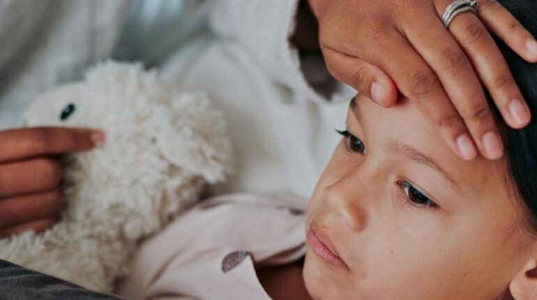 Grippe variant K : fièvre à 39°C, courbatures intenses et fatigue extrême simultanées signalent le pic de contagion Boissons énergisantes Contagion courbatures fatigue fièvre grippe Variant K