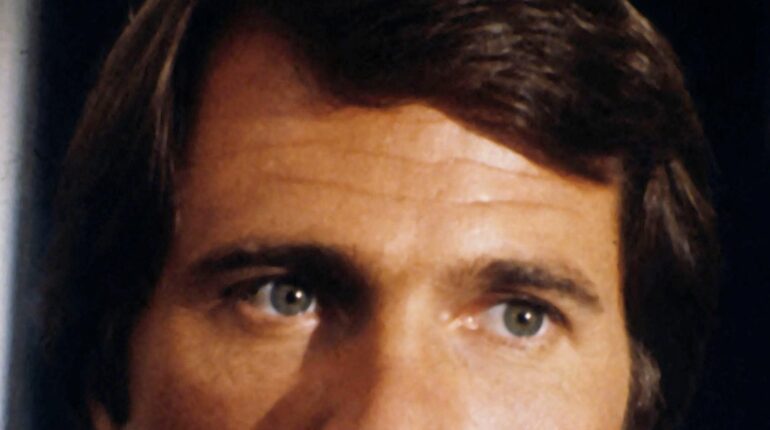 Gil Gerard, héros de « Buck Rogers », s’est éteint à 82 ans après un combat contre le cancer Acteur français Buck Rogers cancer Décès Gil Gerard hommage