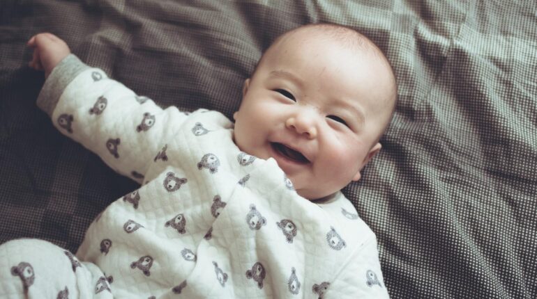 Budget 2025 Choix prénoms Flávia Leonel Santana garçon Liam Neeson tendances