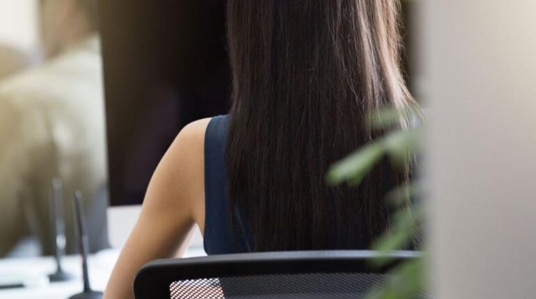 Licenciée pour faute grave, elle révèle enfin pourquoi elle arrivait toujours 45 minutes en avance Culture d'entreprise Droit du travail Employeurs Faute grave Licenciement