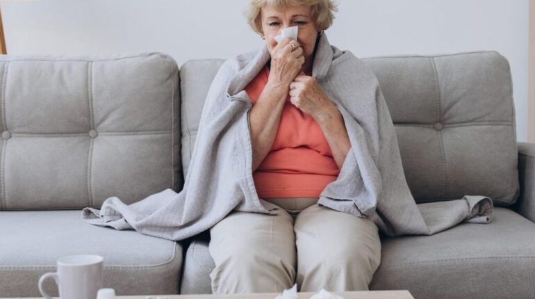 Variant K de la grippe : 92% des décès touchent les plus de 65 ans, voici les signes qui doivent alerter Boissons énergisantes grippe Personnes âgées prévention symptômes Variant K