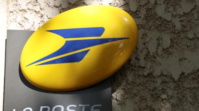 Apéro de Noël Colis Cyberattaque La Poste Panne internet Services bancaires