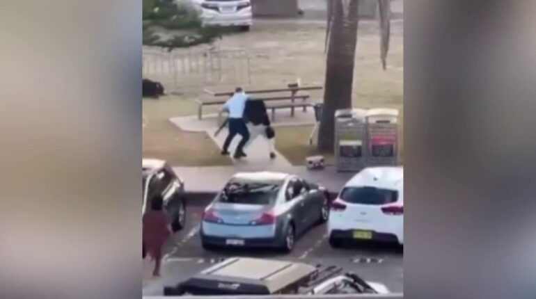 Fusillade à Sydney : un commerçant désarme à mains nues un tireur et reçoit deux balles pendant l’attaque de Hanouka Actes de Courage Attaque terroriste Code de la sécurité sociale Communauté juive Fusillade Hanouka Sydney