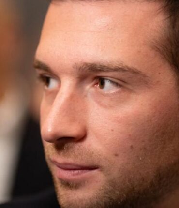 Jordan Bardella face à Léa Salamé et Roselyne Bachelot : la pique sur le « cirage de pompes » qui l&rsquo;a fait réagir vivement