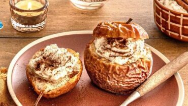 Pommes et poires rôties : la technique du chapeau qui transforme un dessert simple en présentation spectaculaire
