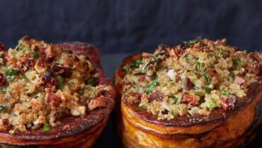 Courge farcie au quinoa : cette association d’abricots secs et d’amandes qui change tout Courge farcie au quinoa : cette association d’abricots secs et d’amandes qui change tout