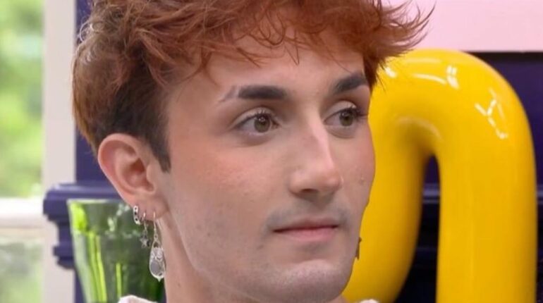 Star Academy : Victor cachait un travail secret pour une série culte avant d’entrer au château Actualités musique artiste Etat de Victoria Prime Video Série culte Star Academy