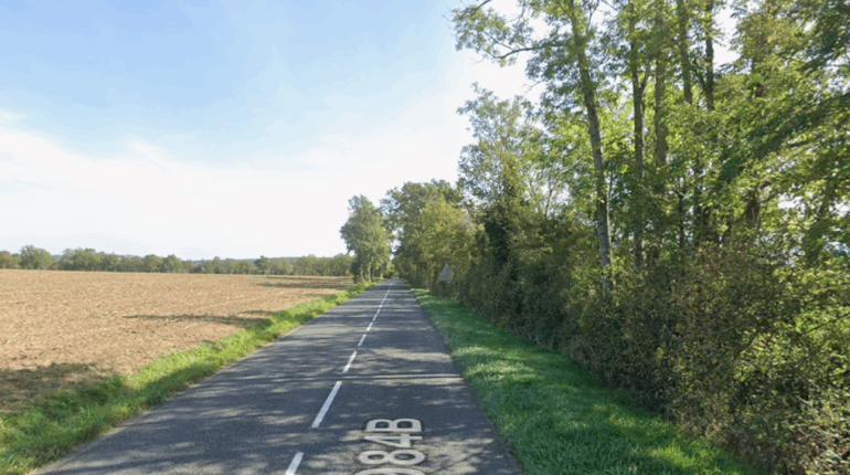 Quatre jeunes de 15 à 20 ans périssent après une sortie de route : le véhicule prend feu dans l’Ain Accident de voiture africain Drame routier Jeunes décédés Sortie de route tragédie