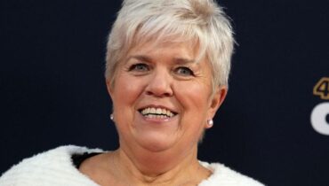 Actualités people Bienfaits santé Combat des Maîtres TF1 Fauteuil roulant Joséphine Ange Gardien Mimie Mathy