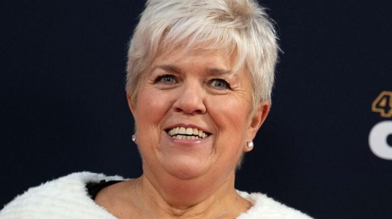 Mimie Mathy révèle la faiblesse musculaire qui l’oblige à se déplacer en fauteuil roulant : « Des problèmes plus graves existent » Actualités people Bienfaits santé Combat des Maîtres TF1 Fauteuil roulant Joséphine Ange Gardien Mimie Mathy