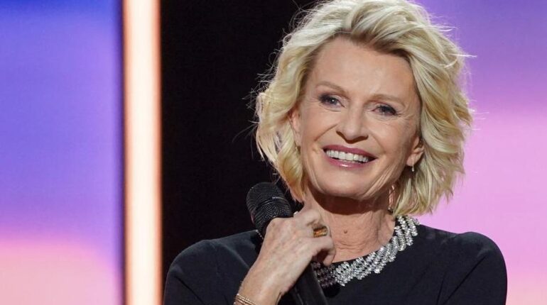 Sophie Davant rassure après sa chute en direct au Téléthon : blessures légères mais engagement intact Actualités animales Actualités people Événements Revenu de solidarité Sophie Davant Téléthon