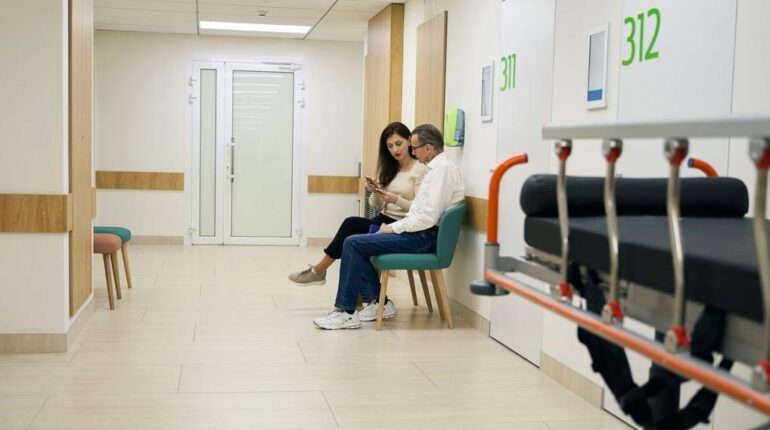 Urgences saturées : une fillette de 7 ans attendue 12 heures avant d’être examinée par un médecin accusent la France Boissons énergisantes hôpital Pédiatrie pour le passage aux urgences Système de santé