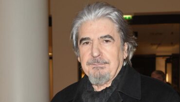 Accident de voiture Boissons énergisantes confidences Brigitte Macron Fragilité physique Parcours d'artiste Serge Lama