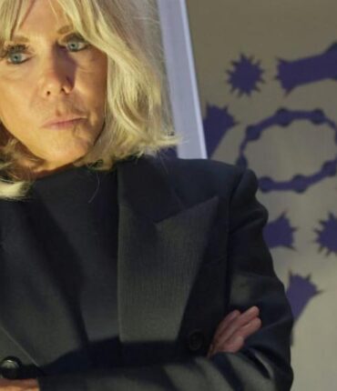 Brigitte Macron traite des militantes féministes de « sales connes » : l&rsquo;insulte devient un hashtag de solidarité repris par Judith Godrèche et Camélia Jordana
