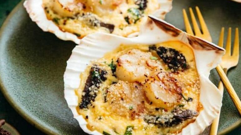 Cuisine gastronomique Fruits de mer Morilles Noix de Saint-Jacques Plat principal Recette facile