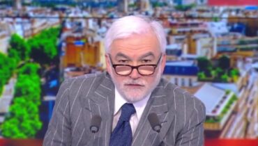 Argent public Audiovisuel public C à vous Pascal Praud Salaires transparence