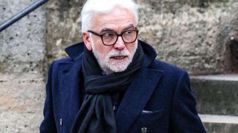 Champs-Élysées Désinformation Fausse information label médias Pascal Praud