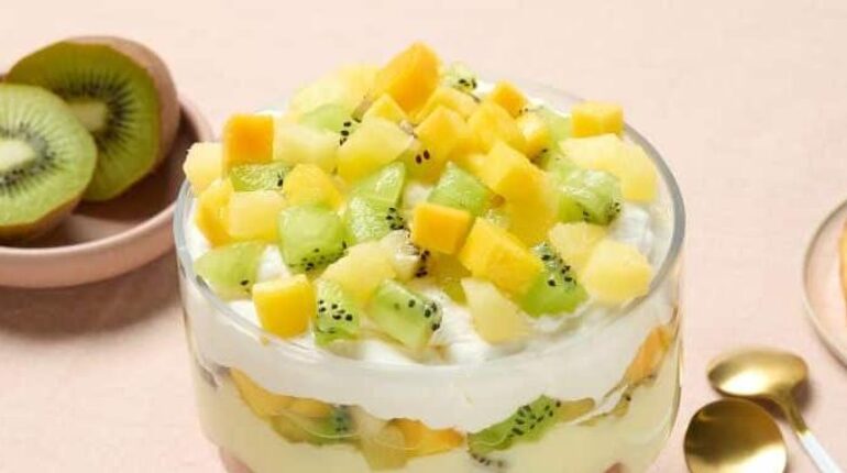 Crème chantilly Crème pâtissière Dessert Fruits exotiques Recette facile Trifle