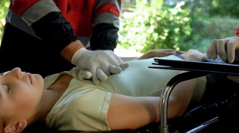 Arrêt cardiaque Bienfaits santé ECMO grippe Guérison myocardite Urgence médicale