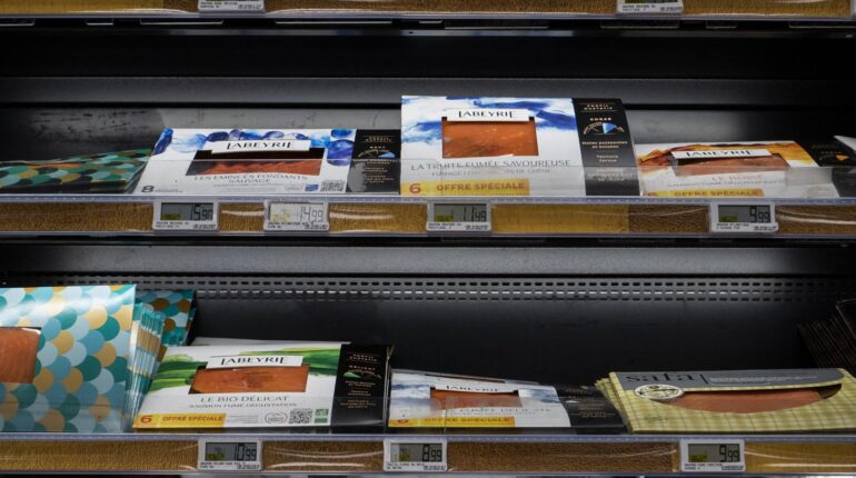 Saumon fumé Grand Frais contaminé à la listeria : les lots rappelés et la marche à suivre avant le 29 décembre Contamination alimentaire Grand Frais Listeria Rappel produit Santé Publique Saumon fumé