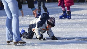 Accident enfant Blessure doigts famille Patinage Sécurité patinoire Villeneuve-sur-Lot