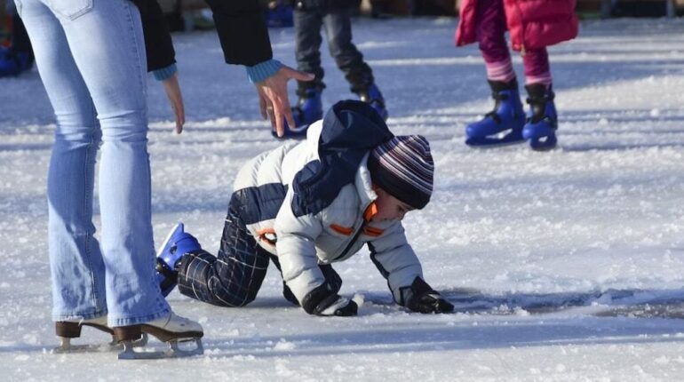 Accident enfant Blessure doigts famille Patinage Sécurité patinoire Villeneuve-sur-Lot